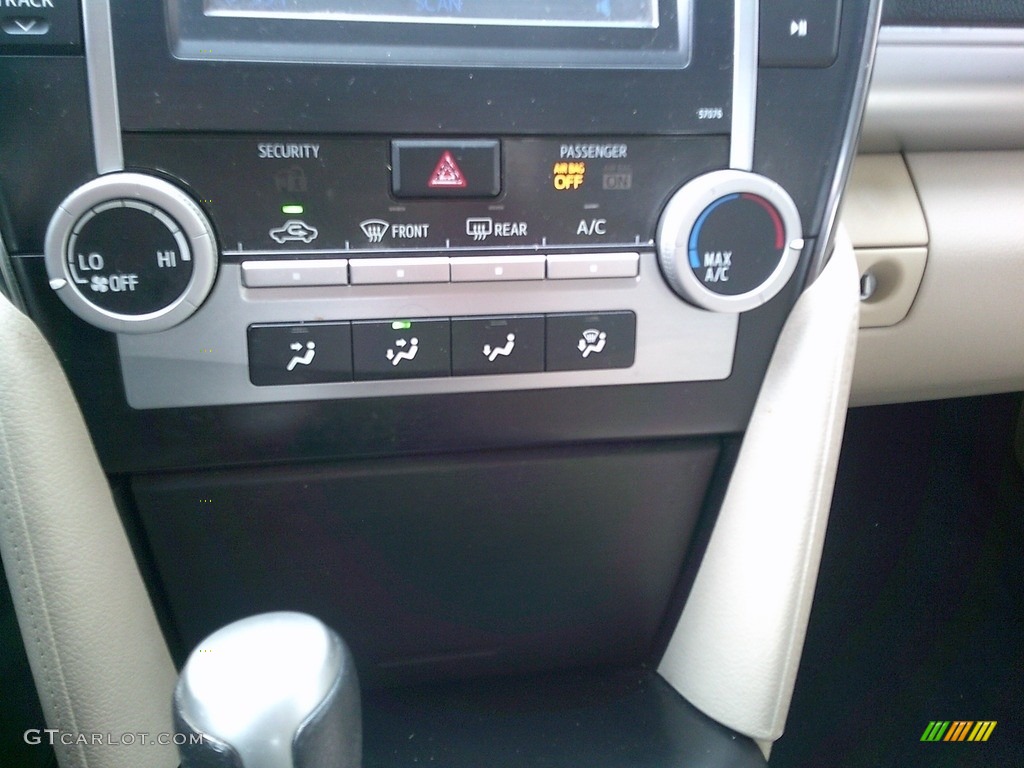 2014 Camry LE - Creme Brulee Metallic / Ivory photo #27