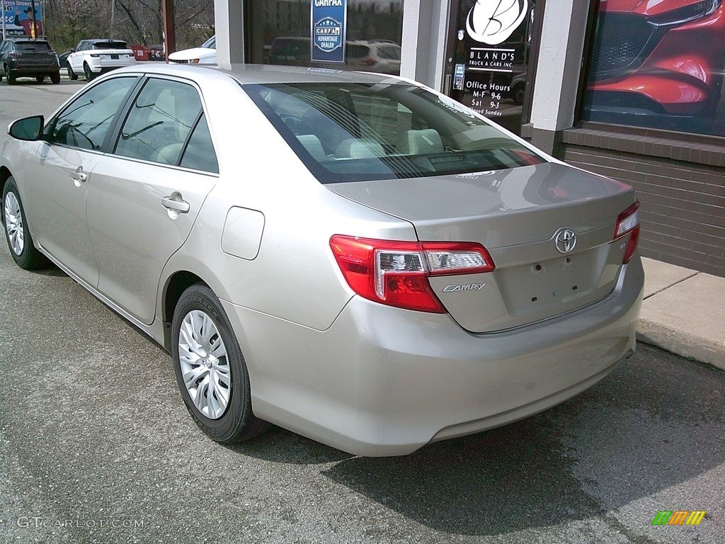2014 Camry LE - Creme Brulee Metallic / Ivory photo #30