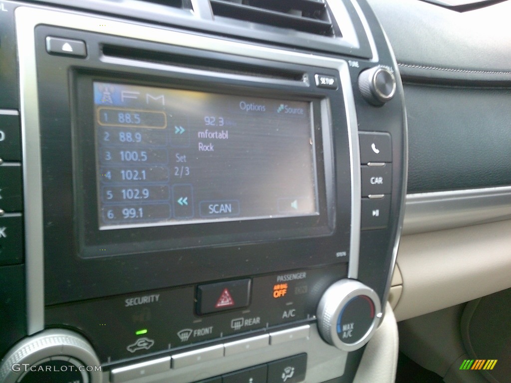 2014 Camry LE - Creme Brulee Metallic / Ivory photo #32