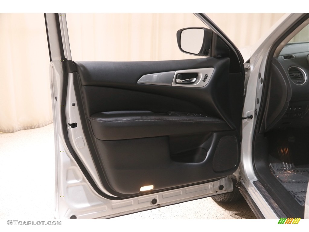 2020 Nissan Pathfinder SL 4x4 Charcoal Door Panel Photo #145828404