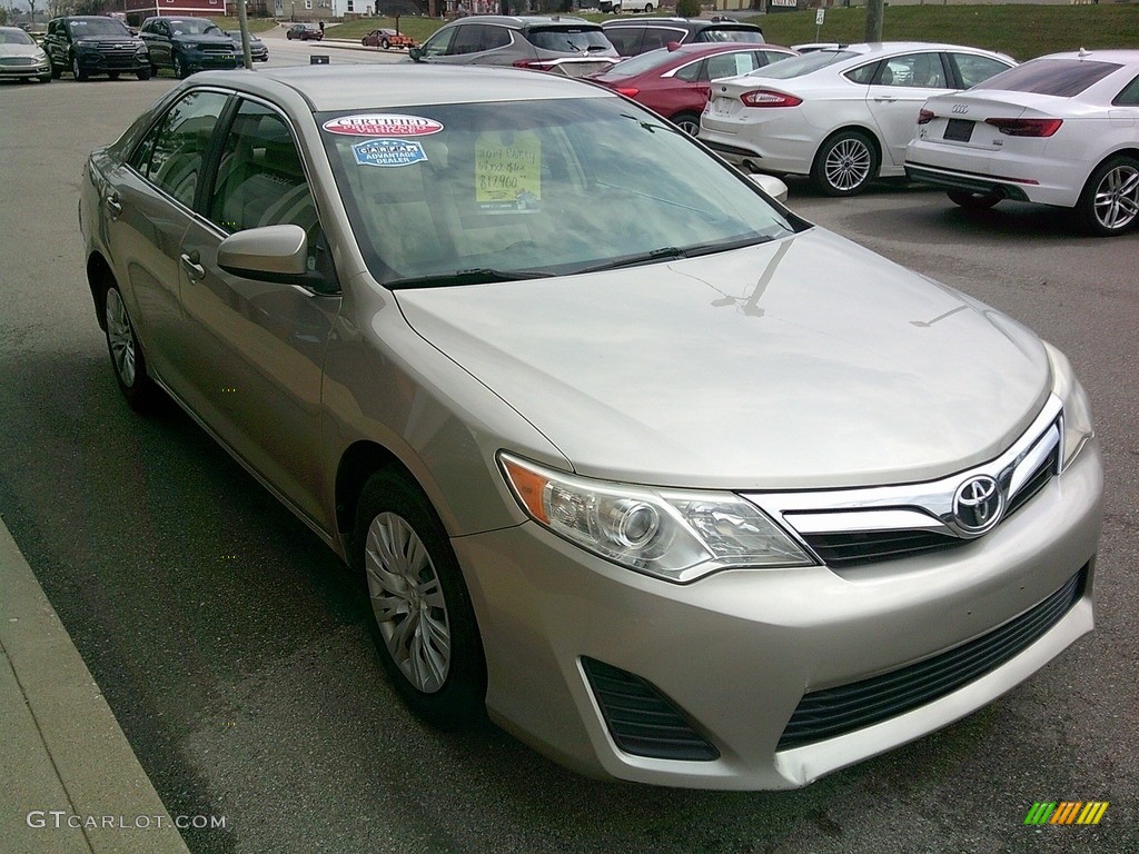 2014 Camry LE - Creme Brulee Metallic / Ivory photo #43