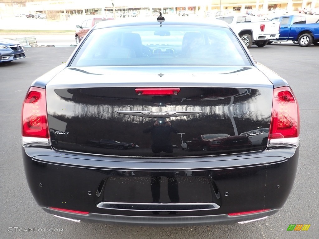 2023 300 Touring AWD - Gloss Black / Black photo #4