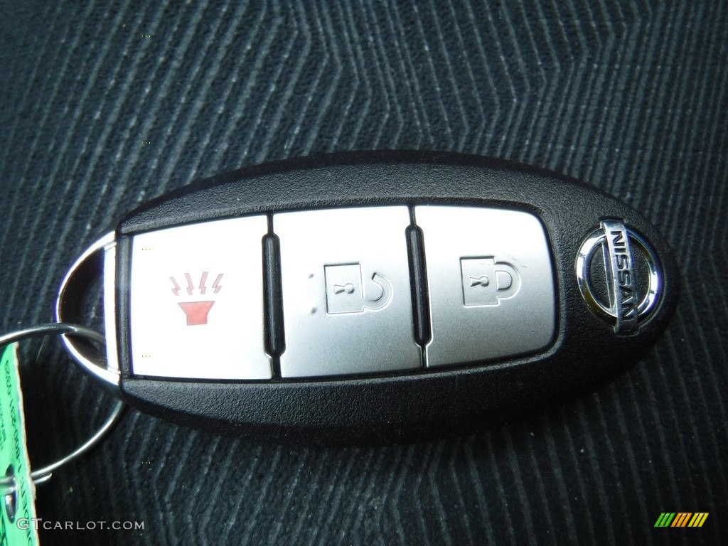 2016 Nissan Rogue SV AWD Keys Photos