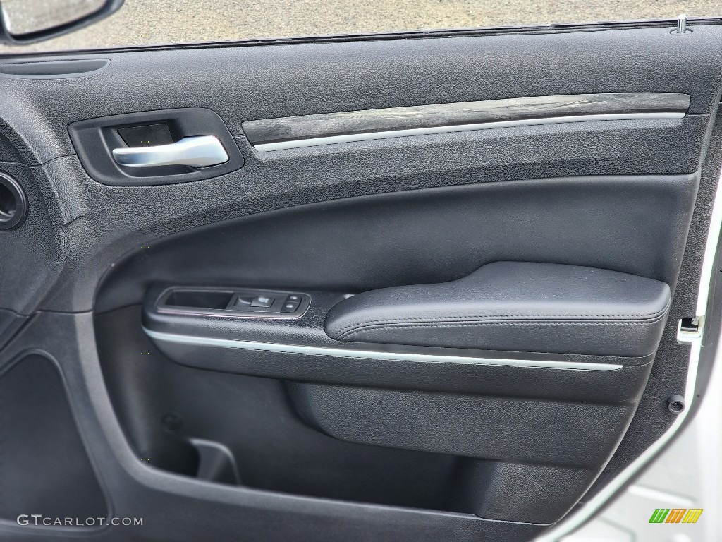2022 Chrysler 300 Touring AWD Black Door Panel Photo #145832790