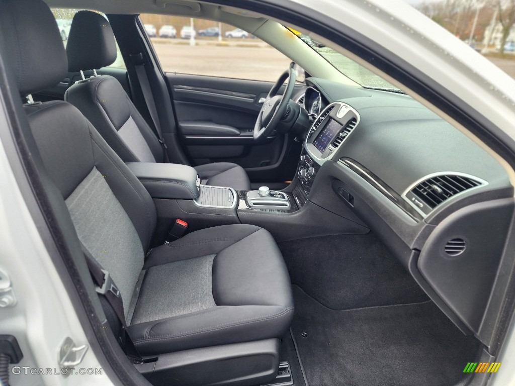 2022 Chrysler 300 Touring AWD Front Seat Photos