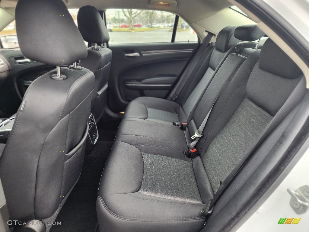 2022 Chrysler 300 Touring AWD Rear Seat Photos
