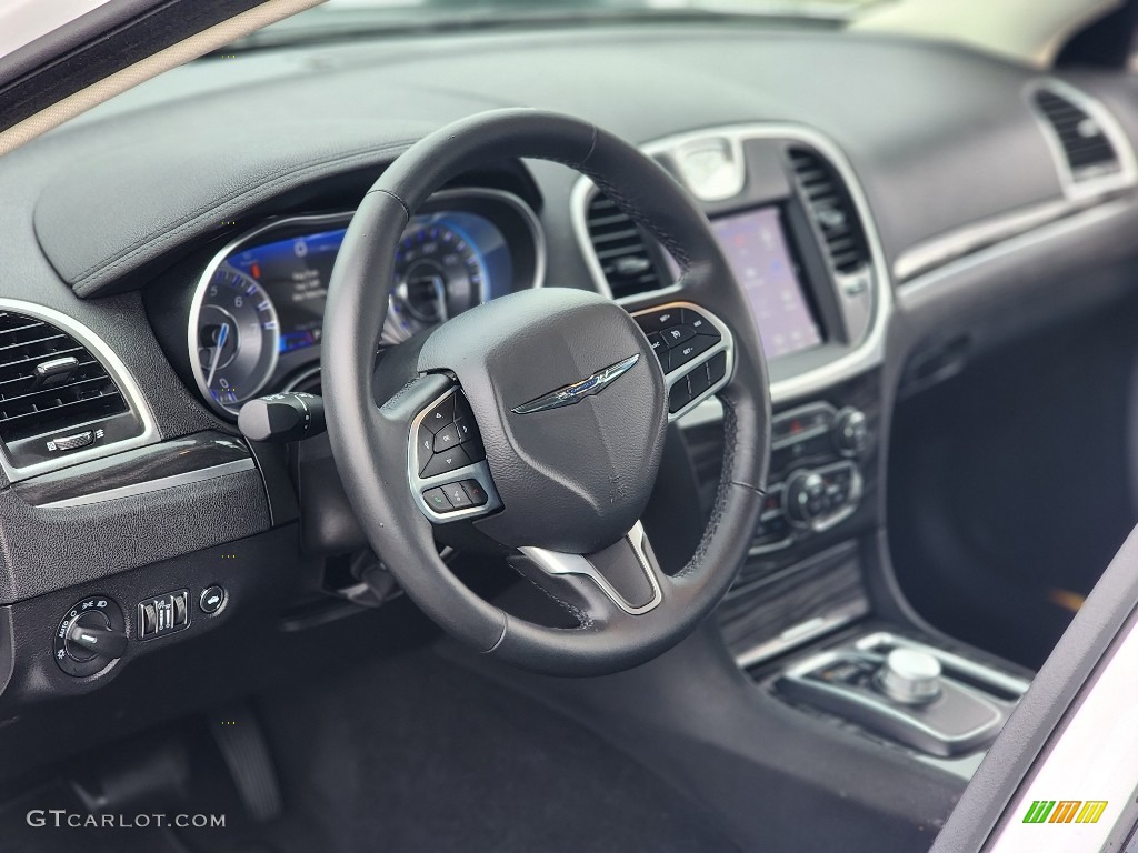 2022 Chrysler 300 Touring AWD Steering Wheel Photos
