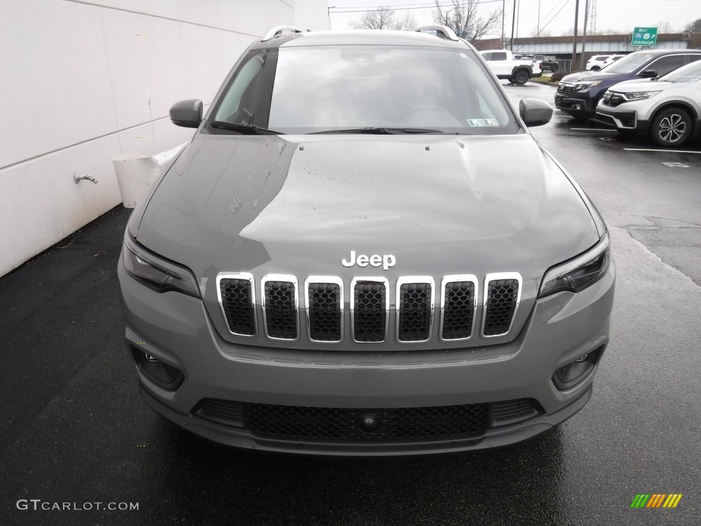 2020 Cherokee Latitude Plus 4x4 - Sting-Gray / Black photo #5