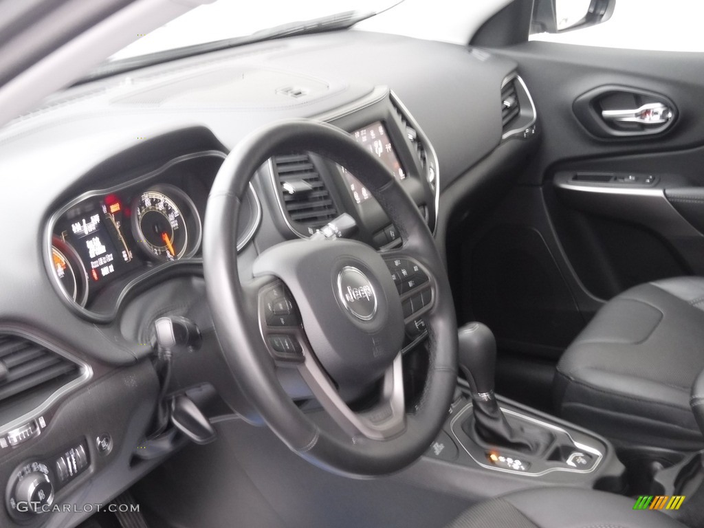 2020 Cherokee Latitude Plus 4x4 - Sting-Gray / Black photo #12