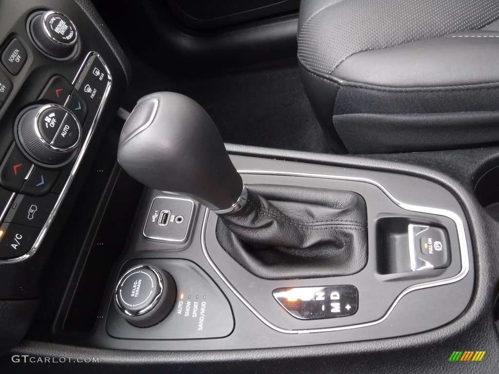 2020 Cherokee Latitude Plus 4x4 - Sting-Gray / Black photo #17