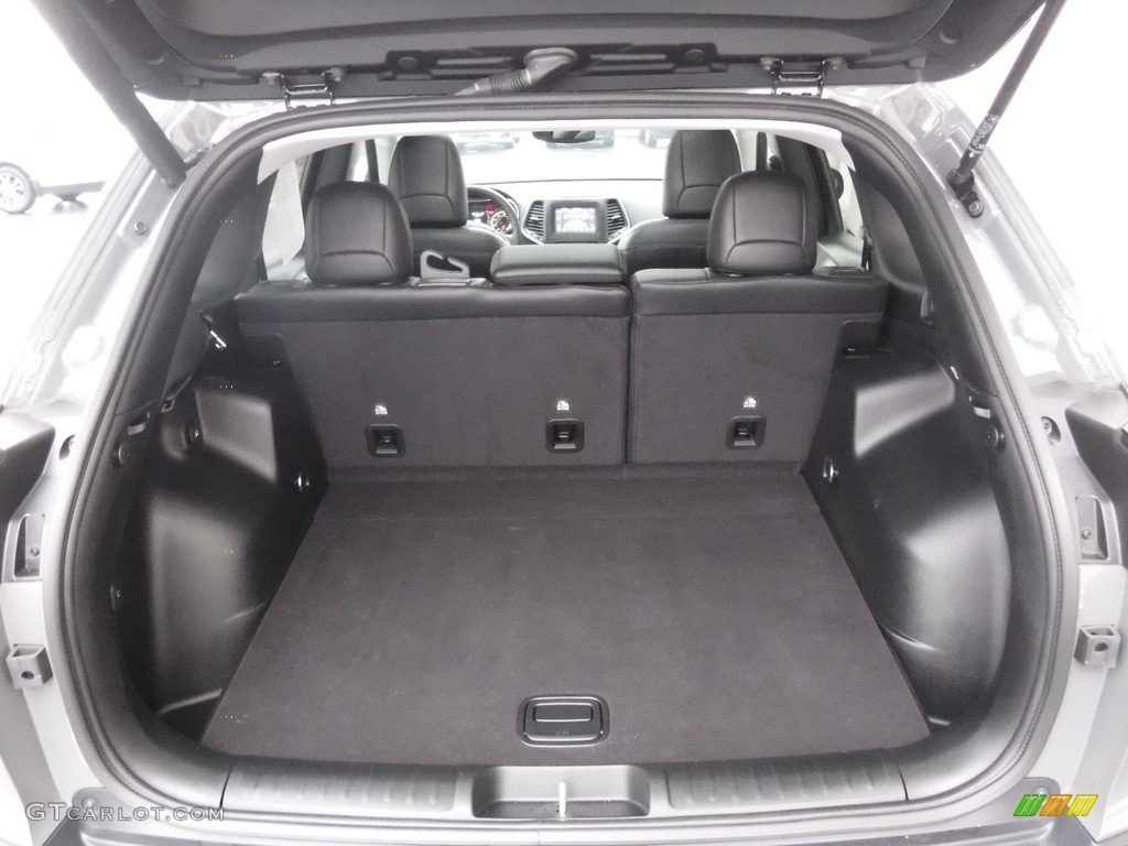 2020 Cherokee Latitude Plus 4x4 - Sting-Gray / Black photo #32