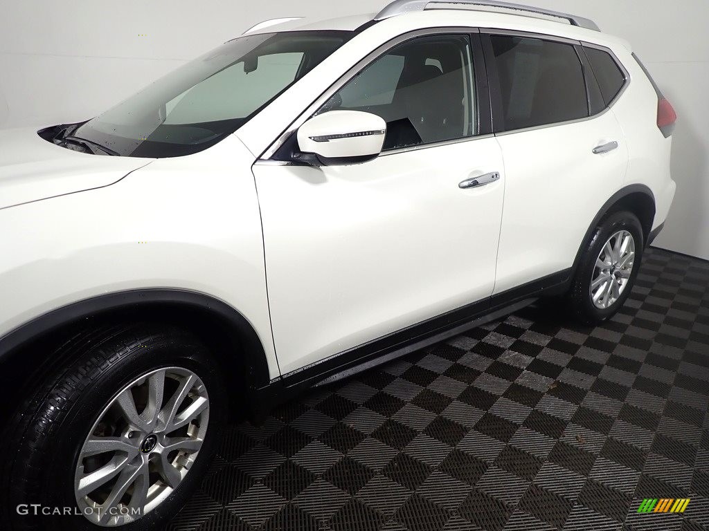 2020 Rogue SV AWD - Pearl White Tricoat / Charcoal photo #10