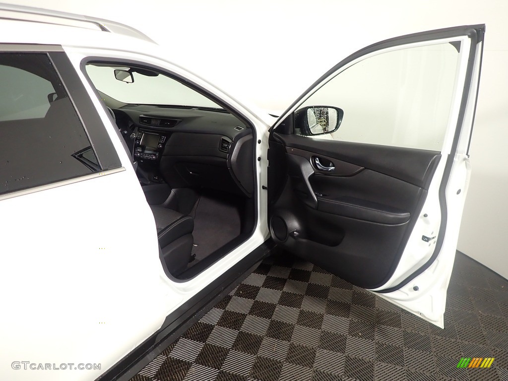 2020 Rogue SV AWD - Pearl White Tricoat / Charcoal photo #37