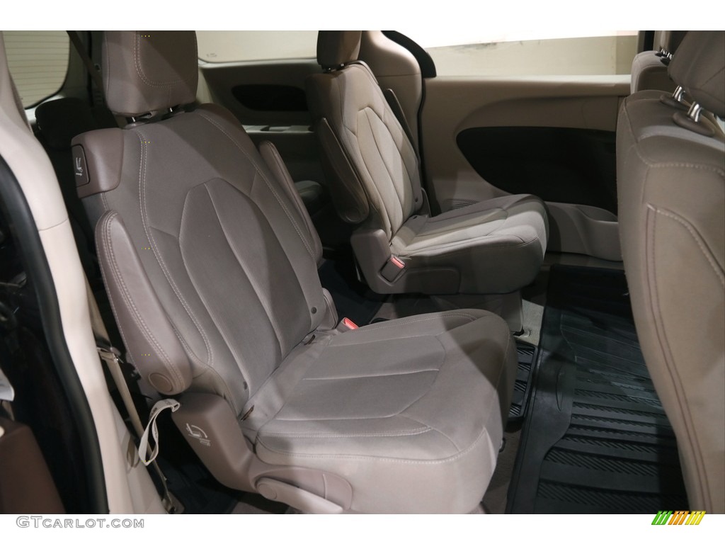 2017 Pacifica Touring - Dark Cordovan Pearl / Cognac/Alloy/Toffee photo #20