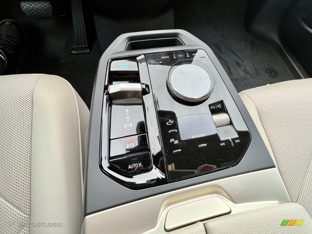 2023 BMW iX xDrive50 Controls Photos
