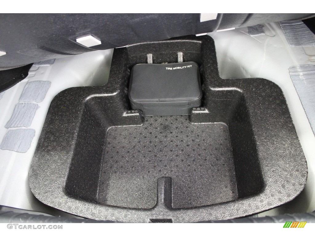 2020 Optima LX - Sparkling Silver / Black photo #21