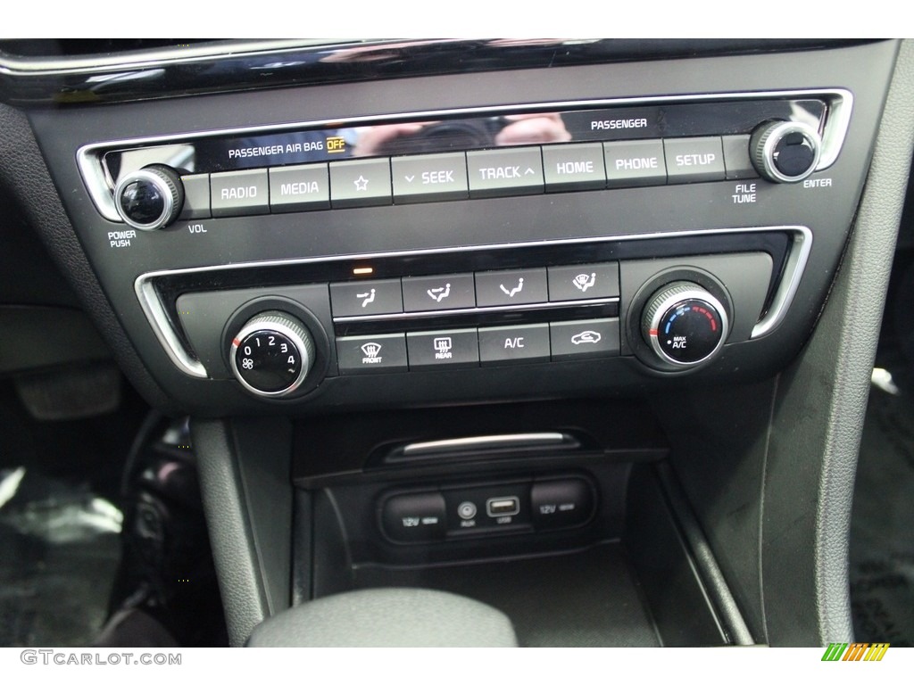 2020 Optima LX - Sparkling Silver / Black photo #34