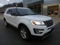 Oxford White - Explorer XLT 4WD Photo No. 9