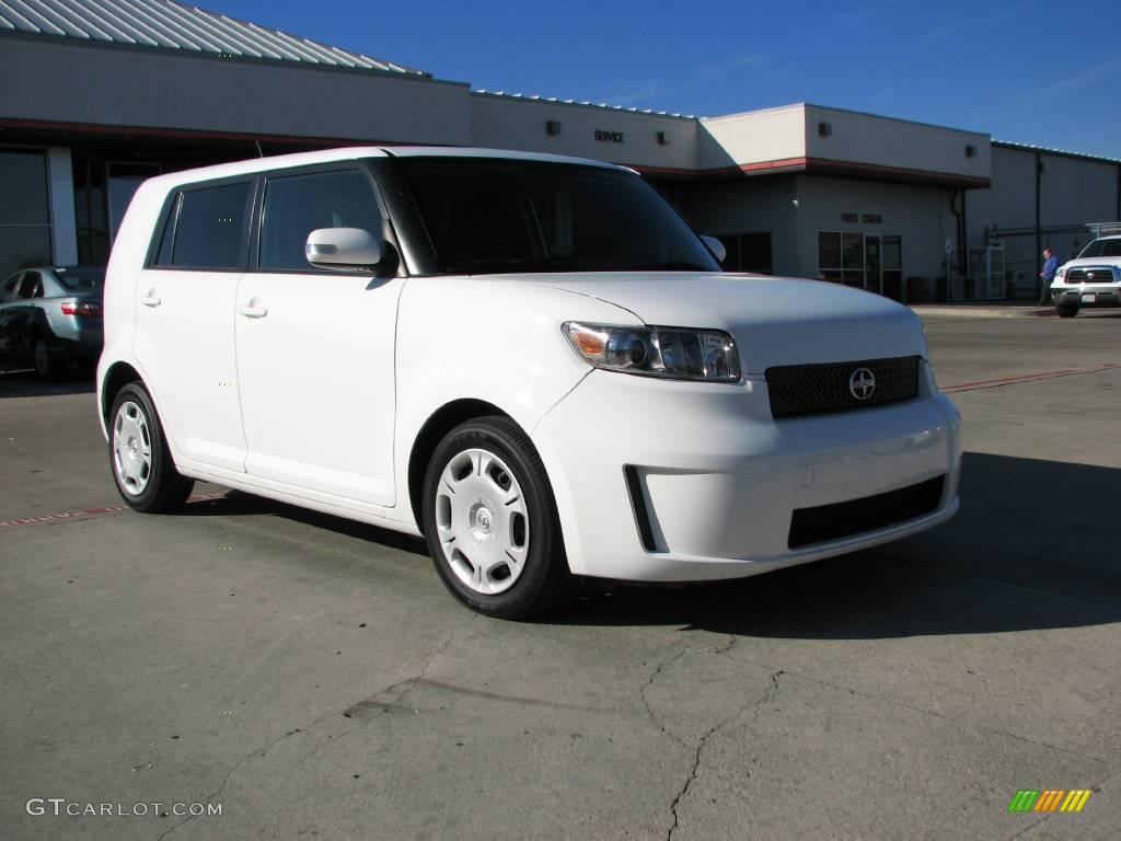 2008 xB  - Super White / Dark Gray photo #1