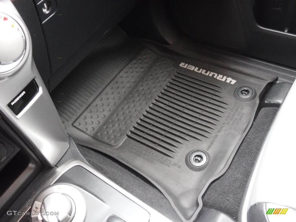 2017 4Runner SR5 Premium 4x4 - Super White / Graphite photo #27