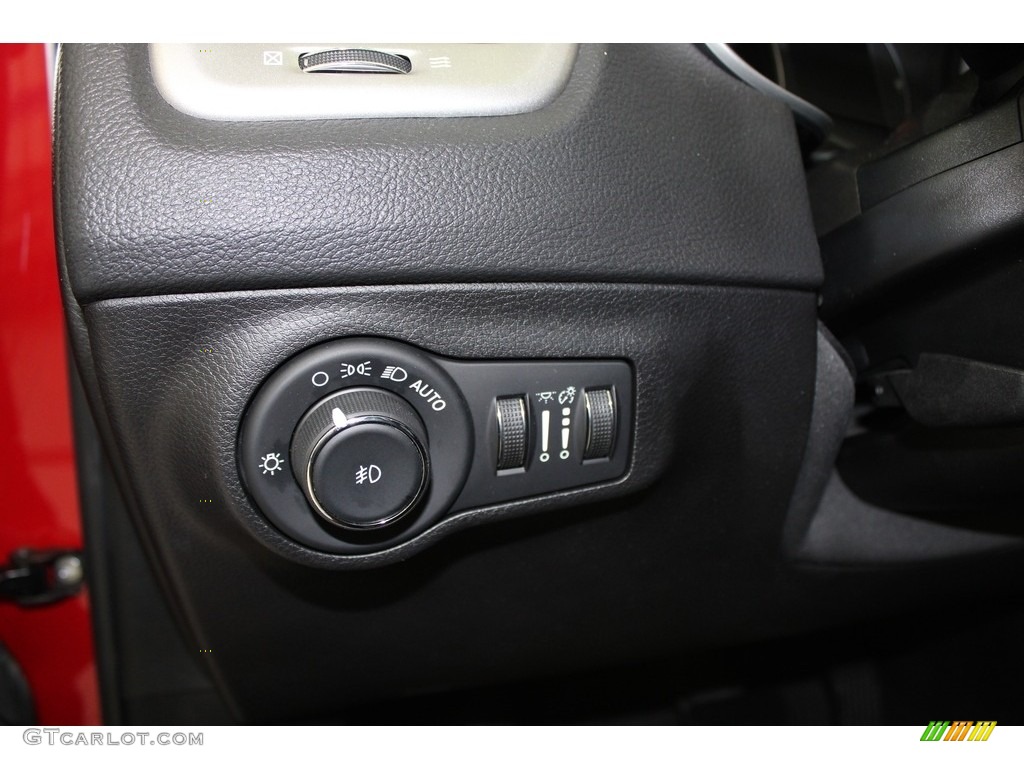 2021 Jeep Compass Latitude 4x4 Controls Photo #145853038