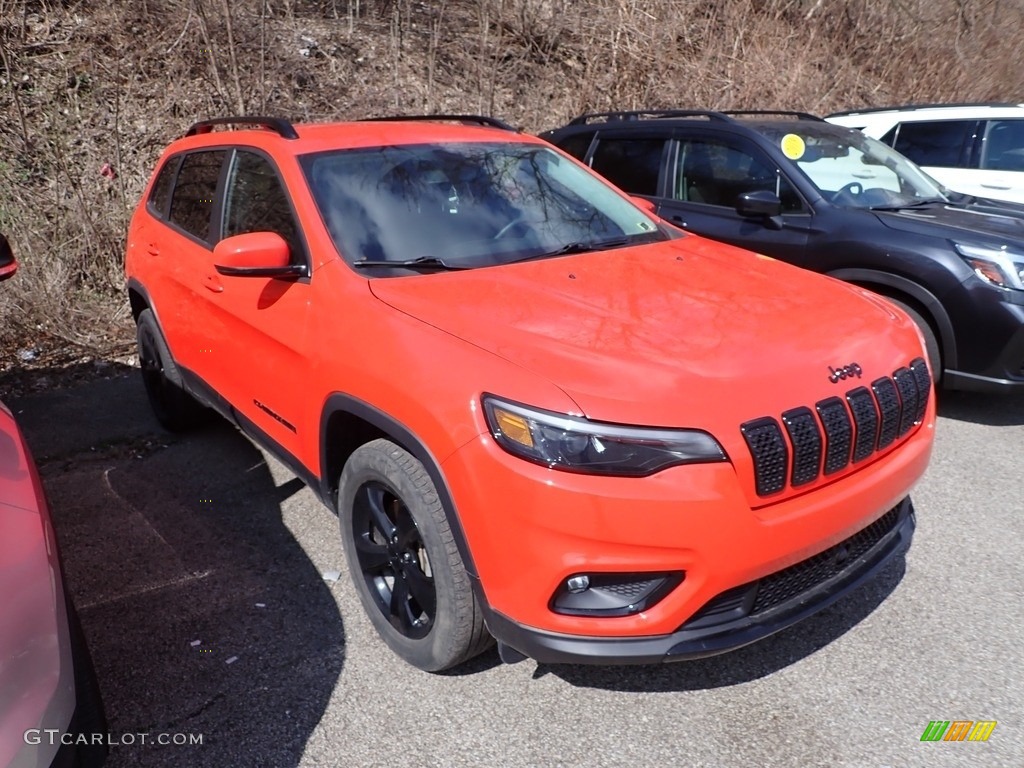 2021 Cherokee Altitude 4x4 - Spitfire Orange / Black photo #3