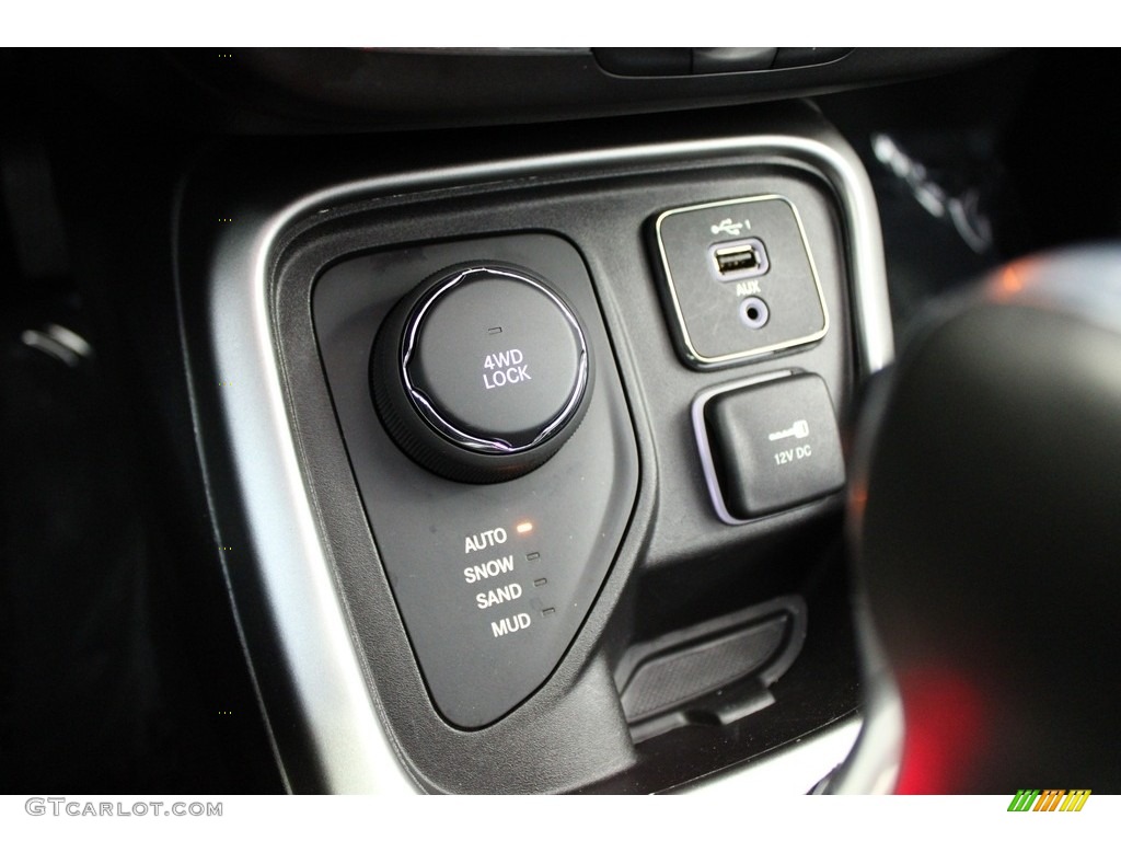 2021 Jeep Compass Latitude 4x4 Controls Photo #145853200