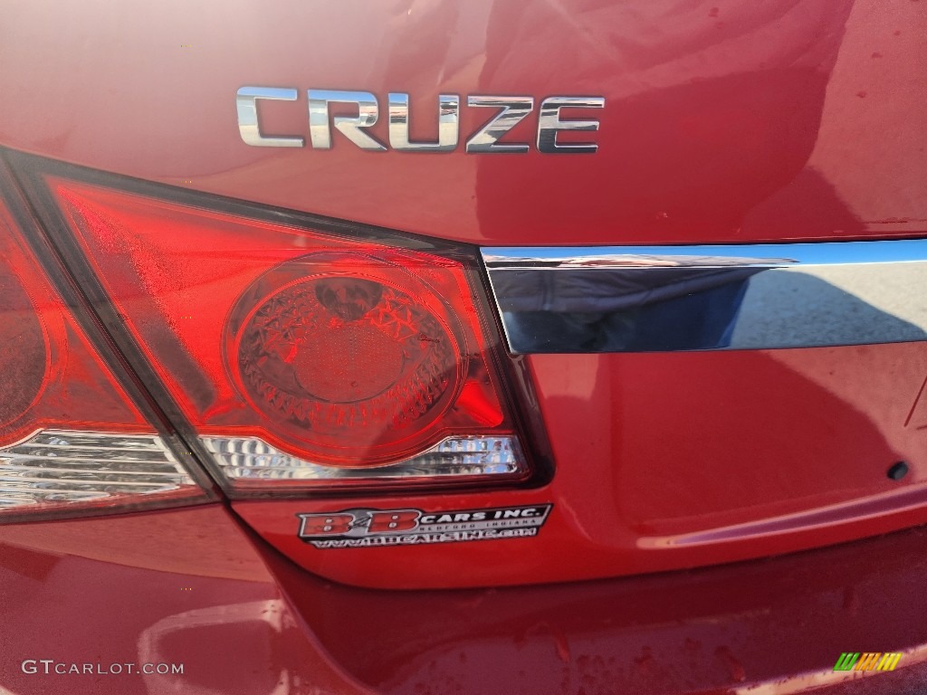2015 Cruze LT - Red Hot / Jet Black/Medium Titanium photo #8