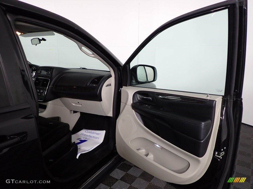 2016 Grand Caravan SXT - Brilliant Black Crystal Pearl / Black/Light Graystone photo #20