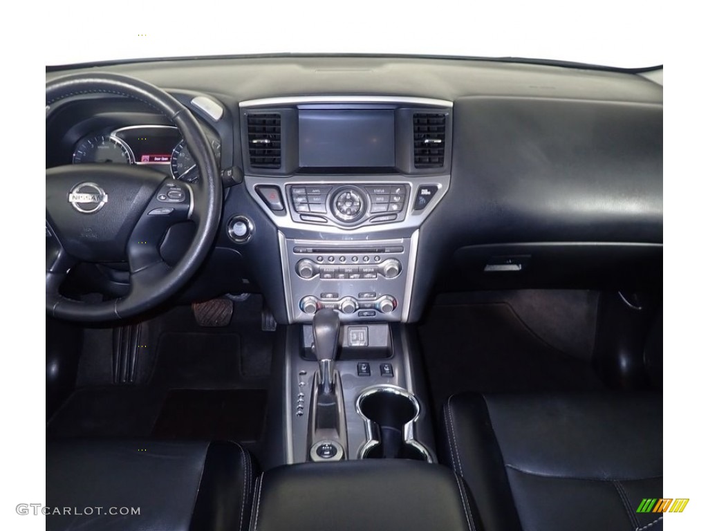 2020 Pathfinder SL 4x4 - Pearl White Tricoat / Charcoal photo #23