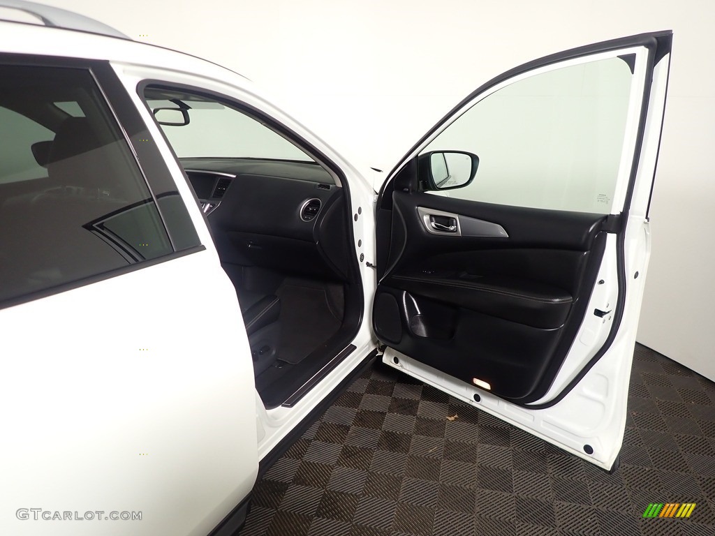 2020 Pathfinder SL 4x4 - Pearl White Tricoat / Charcoal photo #36