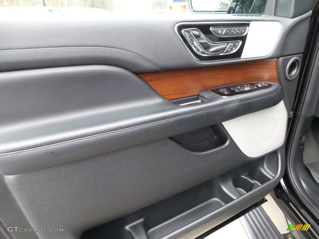 2020 Lincoln Navigator L Reserve 4x4 Ebony Door Panel Photo #145866529
