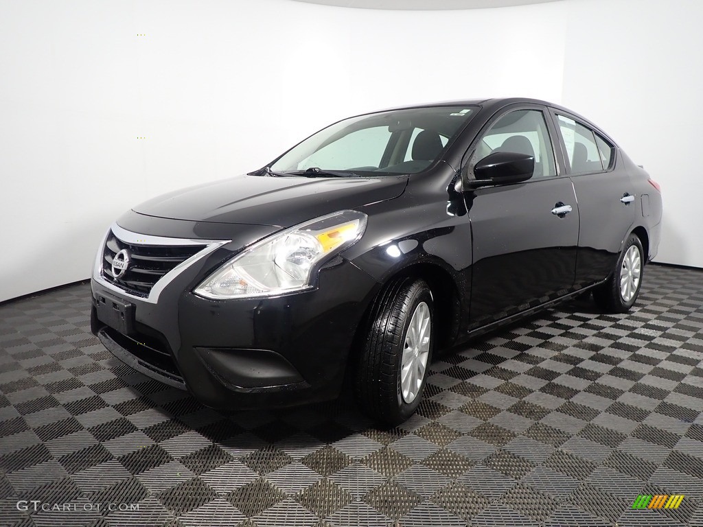 2019 Versa SV - Super Black / Charcoal photo #8