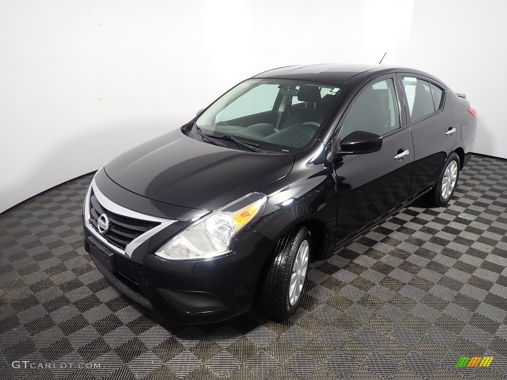 2019 Versa SV - Super Black / Charcoal photo #9