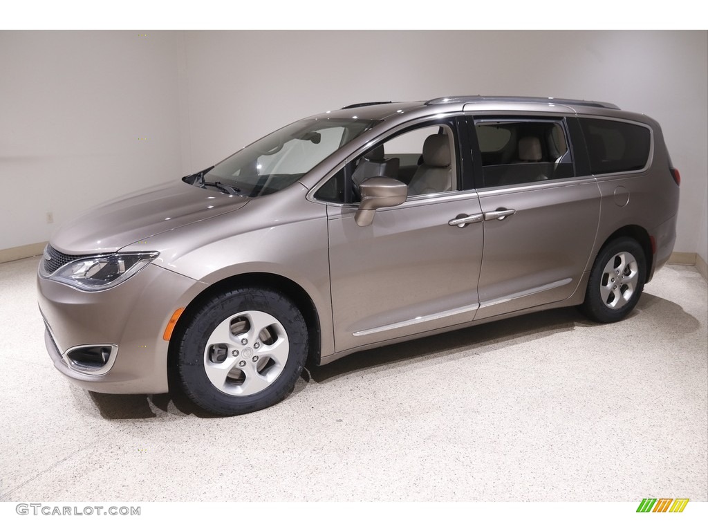 2017 Pacifica Touring L Plus - Molten Silver / Black/Alloy photo #3