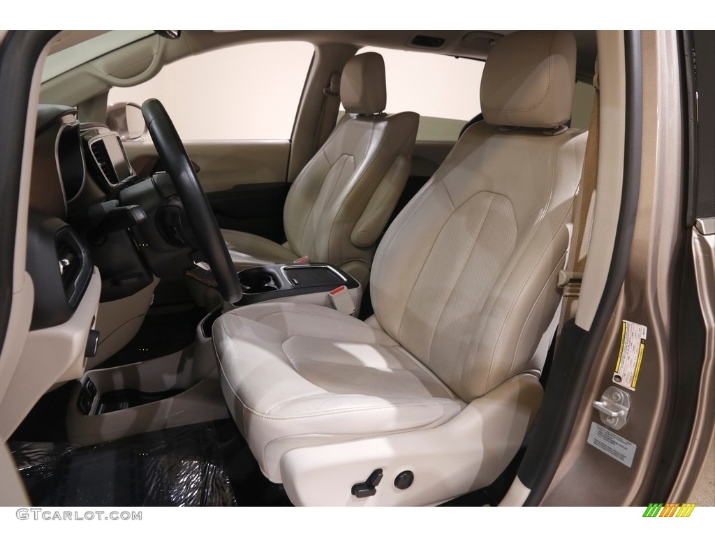 2017 Pacifica Touring L Plus - Molten Silver / Black/Alloy photo #5