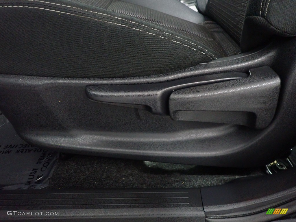 2019 Versa SV - Super Black / Charcoal photo #21