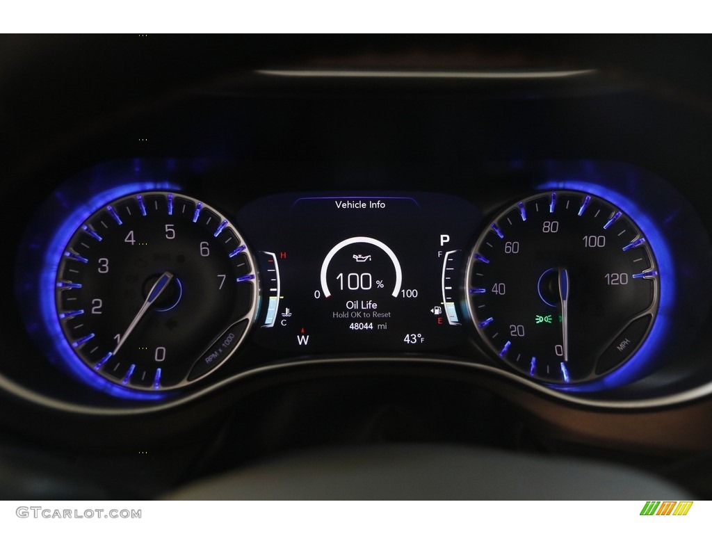 2017 Pacifica Touring L Plus - Molten Silver / Black/Alloy photo #8