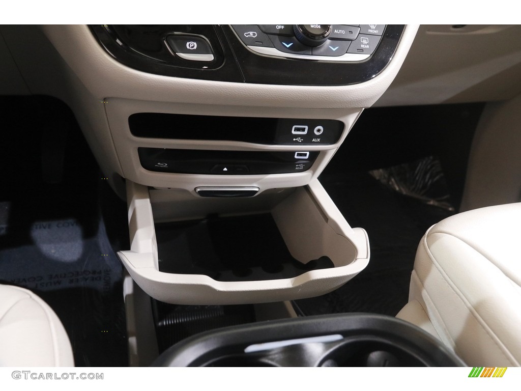 2017 Pacifica Touring L Plus - Molten Silver / Black/Alloy photo #16