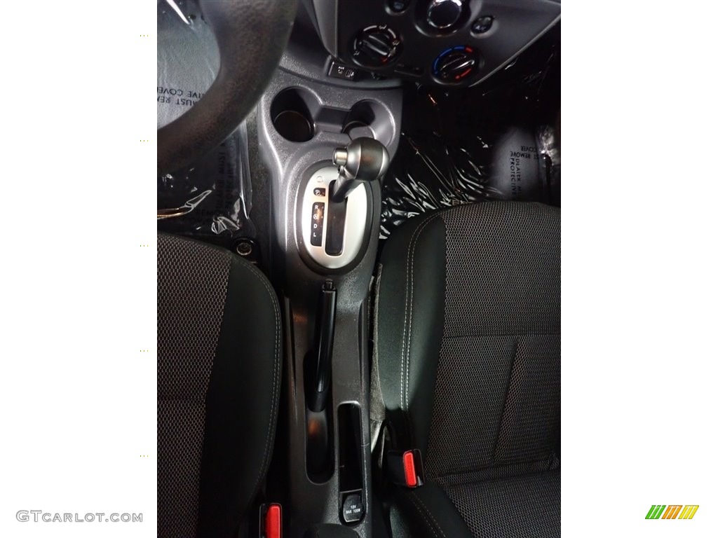 2019 Versa SV - Super Black / Charcoal photo #30