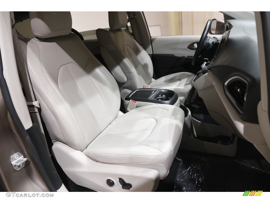 2017 Pacifica Touring L Plus - Molten Silver / Black/Alloy photo #19
