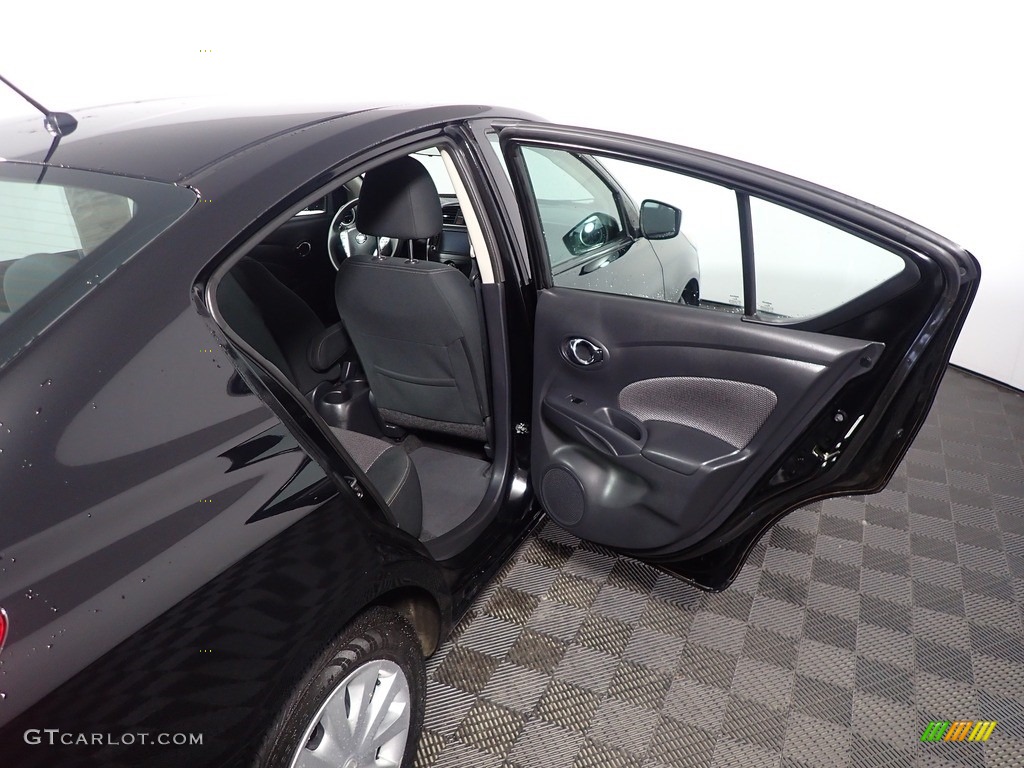 2019 Versa SV - Super Black / Charcoal photo #33