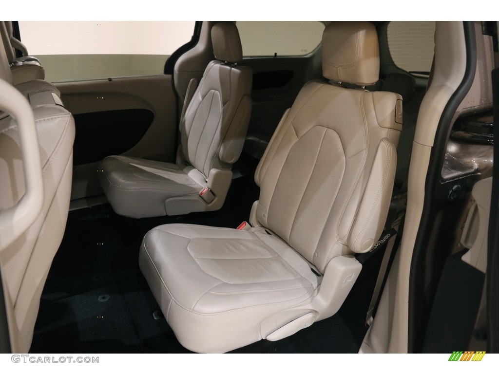 2017 Pacifica Touring L Plus - Molten Silver / Black/Alloy photo #21