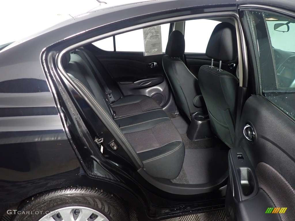 2019 Versa SV - Super Black / Charcoal photo #34
