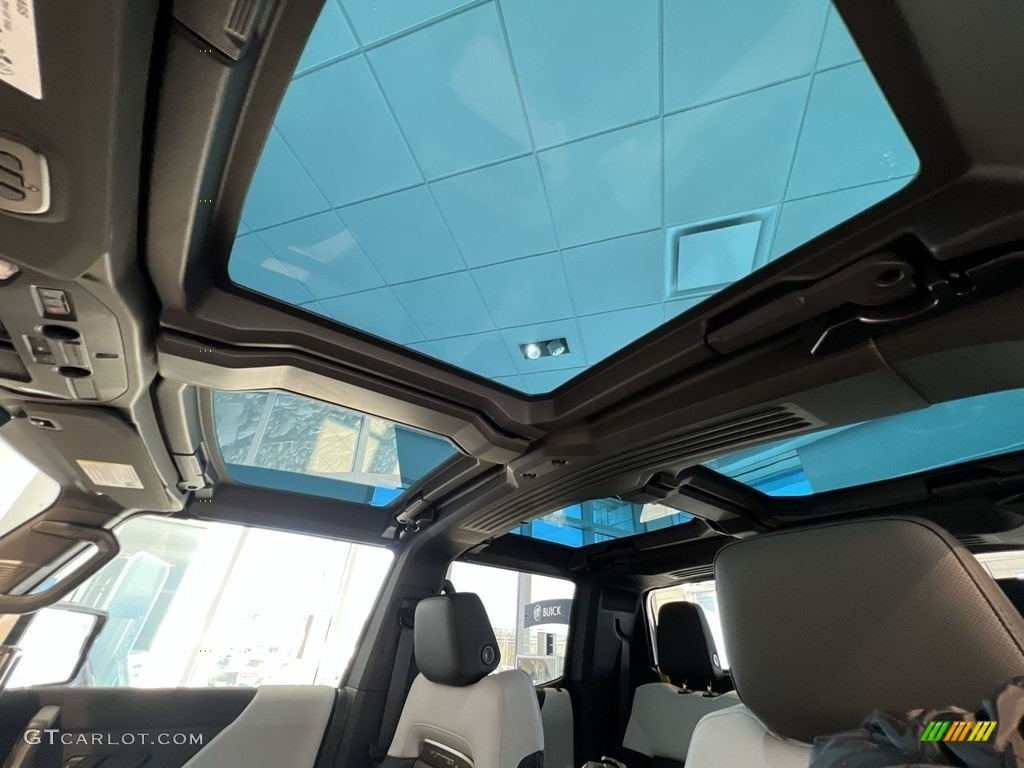 2023 GMC Hummer EV Pickup Sunroof Photos