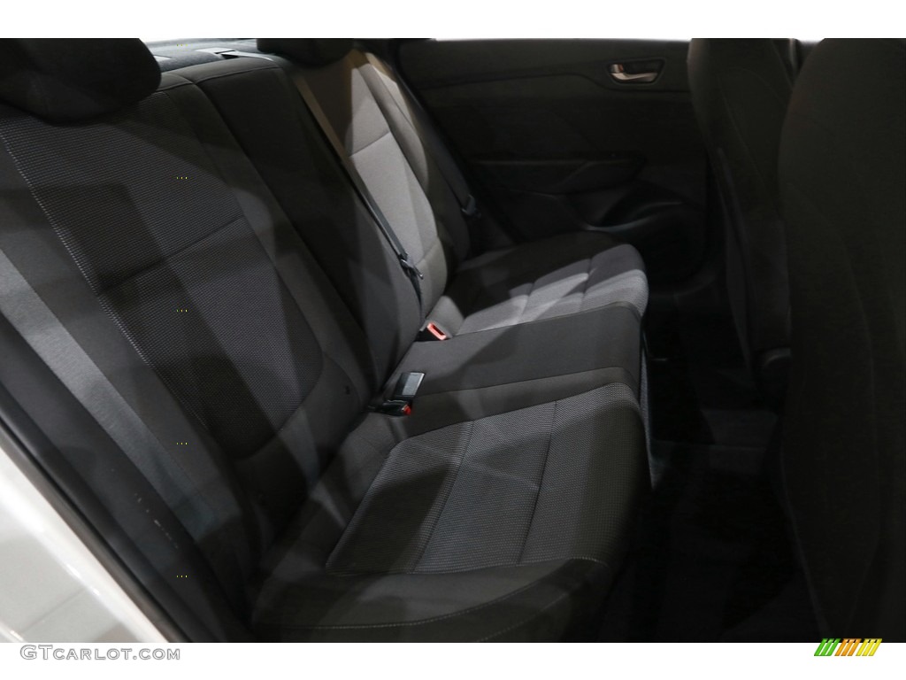 2018 Accent SE - Olympus Silver / Black photo #16
