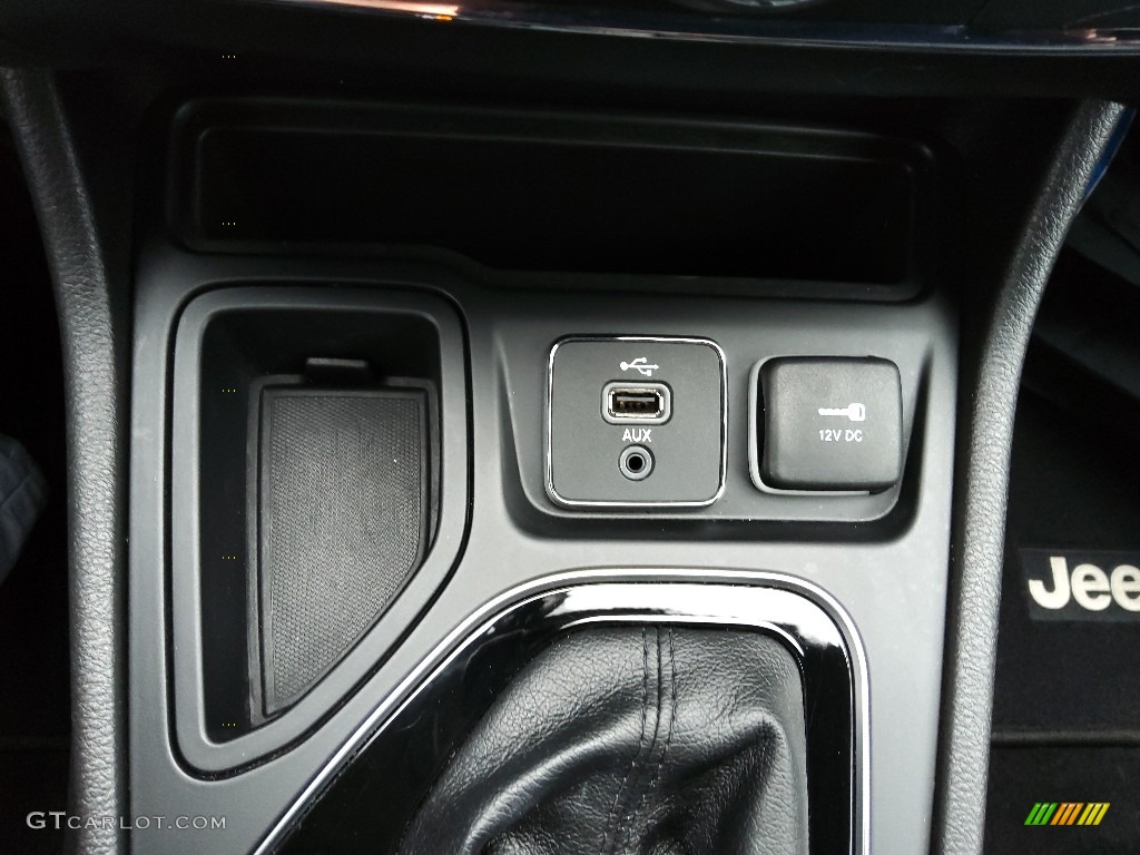 2019 Cherokee Limited - Velvet Red Pearl / Black photo #27