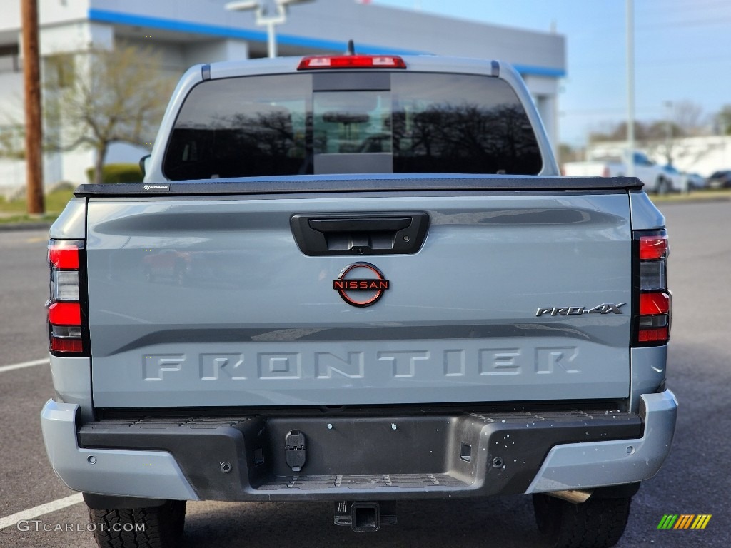 2023 Nissan Frontier Pro-4X Crew Cab 4x4 Marks and Logos Photos