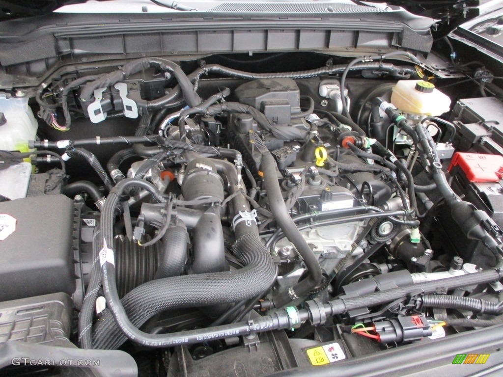 2022 Ford Bronco Outer Banks 4x4 4-Door Engine Photos
