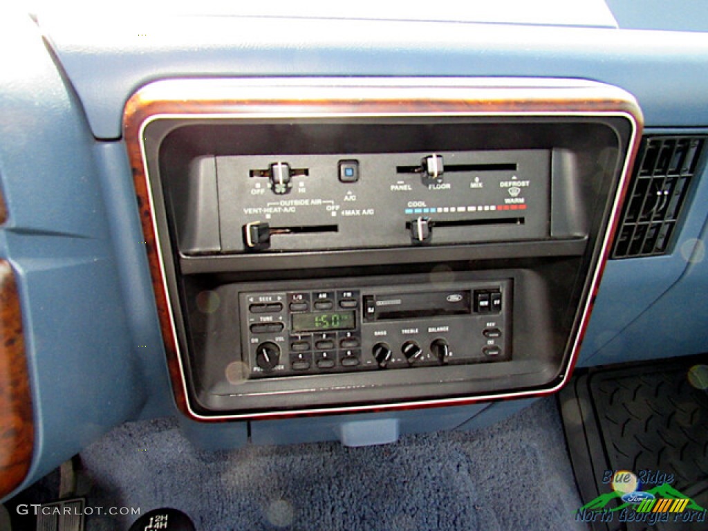 1988 F150 XLT Lariat Regular Cab 4x4 - Colonial White / Regatta Blue photo #17